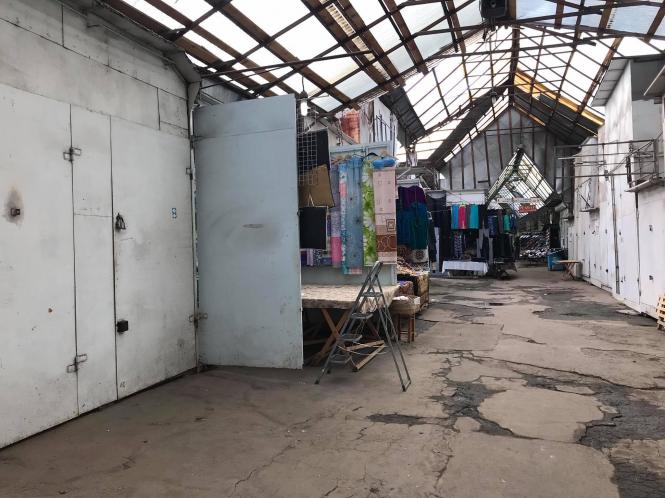 Новини Хмельницького - фото з “Плов від Мурата і перекури”: один день з життя продавця на Хмельницькому речовому ринку Нет описания.