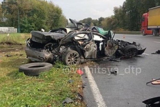 Моторошна ДТП біля Писарівки: водій BMW з «лисою» резиною врізався у вантажівку