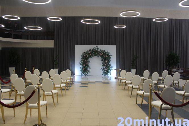 Новини Тернополя - фото з Як минули перші весільні церемонії у новому тернопільському РАЦСі в "Березолі" (РЕПОРТАЖ) Як минули перші весільні церемонії у новому тернопільському РАЦСі в "Березолі" (РЕПОРТАЖ), фото №1 на сайті 20minut.ua