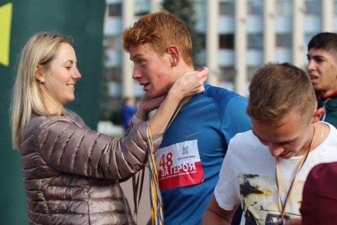 Новини Хмельницького - фото з «Біжу за героїв». Як у Хмельницькому пройшов патріотичний забіг (ФОТО) «Біжу за героїв». Як у Хмельницькому пройшов патріотичний забіг (ФОТО), фото №4 на сайті vsim.ua