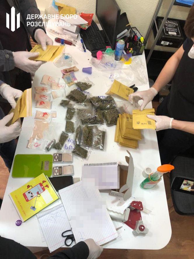 На Хмельниччині судитимуть двох командирів відділень ДСНС за торгівлю наркотиками, фото №2 на сайті vsim.ua