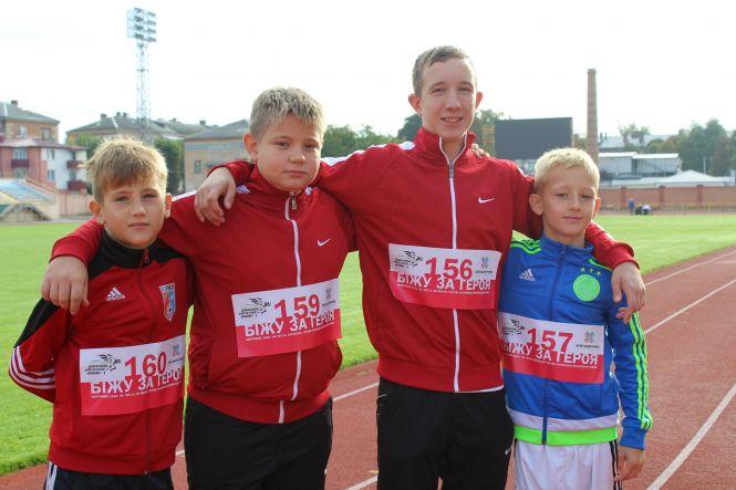 Новини Хмельницького - фото з «Біжу за героїв». Як у Хмельницькому пройшов патріотичний забіг (ФОТО) «Біжу за героїв». Як у Хмельницькому пройшов патріотичний забіг (ФОТО), фото №1 на сайті vsim.ua