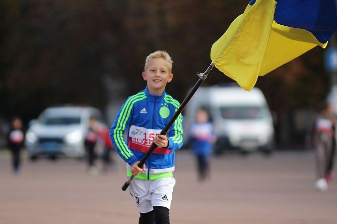 Новини Хмельницького - фото з «Біжу за героїв». Як у Хмельницькому пройшов патріотичний забіг (ФОТО) «Біжу за героїв». Як у Хмельницькому пройшов патріотичний забіг (ФОТО), фото №3 на сайті vsim.ua