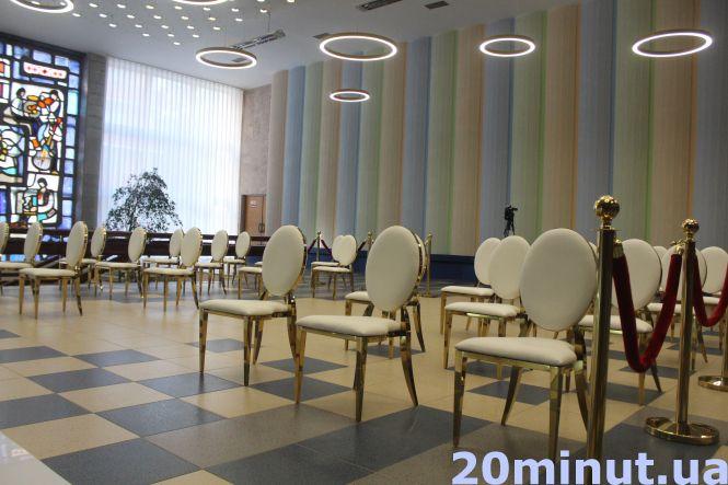 Новини Тернополя - фото з Як минули перші весільні церемонії у новому тернопільському РАЦСі в "Березолі" (РЕПОРТАЖ) Як минули перші весільні церемонії у новому тернопільському РАЦСі в "Березолі" (РЕПОРТАЖ), фото №2 на сайті 20minut.ua