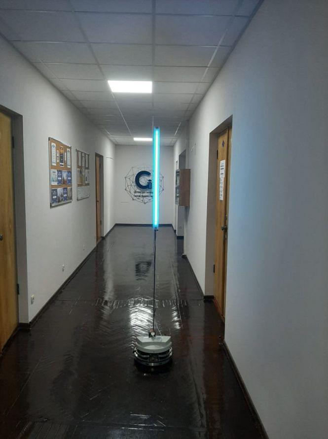 Новини Вінниці - фото з Машина, яка дезінфікує приміщення: вінницькі студенти розробили нового робота Машина, яка дезінфікує приміщення: вінницькі студенти розробили нового робота, фото №5 на сайті 20minut.ua