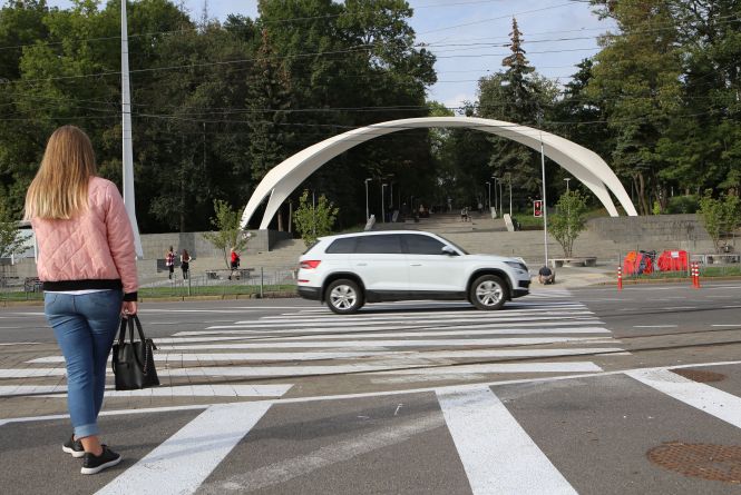 Перший день роботи світлофорів на площі Гагаріна (ФОТОРЕПОРТАЖ)