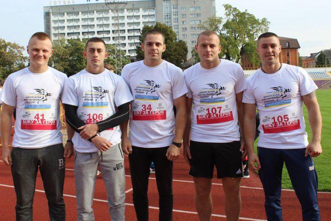 Новини Хмельницького - фото з «Біжу за героїв». Як у Хмельницькому пройшов патріотичний забіг (ФОТО) «Біжу за героїв». Як у Хмельницькому пройшов патріотичний забіг (ФОТО), фото №2 на сайті vsim.ua