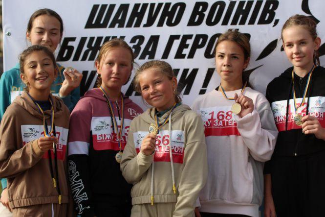 Новини Хмельницького - фото з «Біжу за героїв». Як у Хмельницькому пройшов патріотичний забіг (ФОТО) «Біжу за героїв». Як у Хмельницькому пройшов патріотичний забіг (ФОТО), фото №7 на сайті vsim.ua