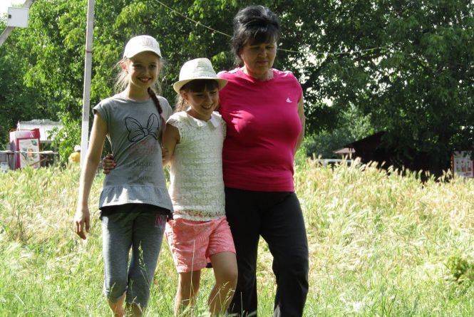 «У неї урок починається з аплодисментів». Батьки учнів просять розповісти про вчительку