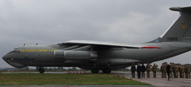 Новини Вінниці - фото з Останній політ: у Вінниці попрощалися з молодими пілотами, які загинули під час навчального польоту Останній політ: у Вінниці попрощалися з молодими пілотами, які загинули під час навчального польоту, фото №11 на сайті 20minut.ua