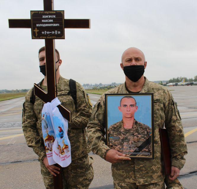 Новини Вінниці - фото з Останній політ: у Вінниці попрощалися з молодими пілотами, які загинули під час навчального польоту Останній політ: у Вінниці попрощалися з молодими пілотами, які загинули під час навчального польоту, фото №2 на сайті 20minut.ua