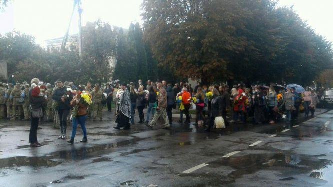 Новини Хмельницького - фото з На Хмельниччині попрощались із загиблим в авіакатастрофі 19-річним курсантом На Хмельниччині попрощались із загиблим в авіакатастрофі 19-річним курсантом, фото №1 на сайті vsim.ua
