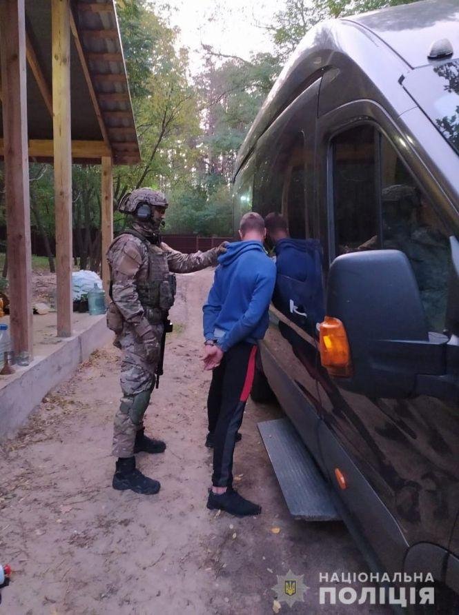 Новини Вінниці - фото з Підривали і розстрілювали банкомати. Поліція затримала банду з чотирьох рідних братів Підривали і розстрілювали банкомати. Поліція затримала банду з чотирьох рідних братів, фото №4 на сайті 20minut.ua