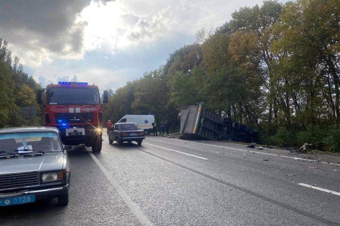 Неподалік Хмельницького перекинулась вантажівка. Є постраждалі, фото №1 на сайті vsim.ua