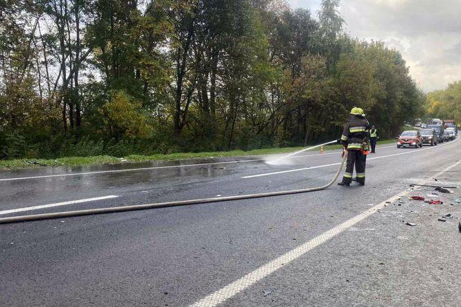 Неподалік Хмельницького перекинулась вантажівка. Є постраждалі, фото №2 на сайті vsim.ua