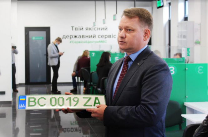 На Хмельниччині почали видавати зелені номерні знаки на електрокари, фото №1 на сайті vsim.ua