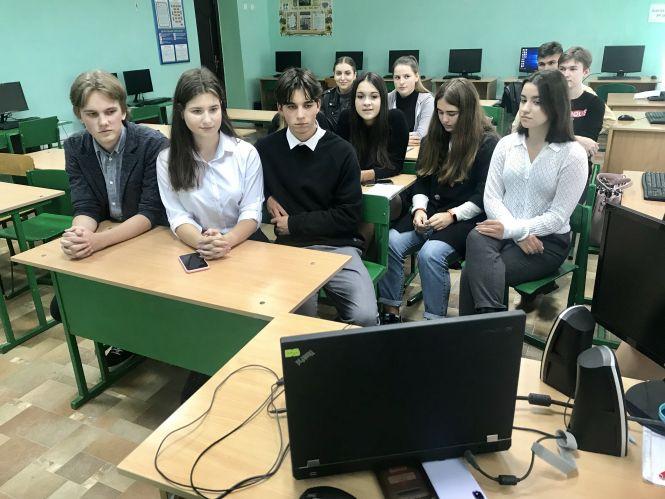 Новини Вінниці - фото з Мовний табір онлайн, або як вінницькі школярі вивчають з іноземцями англійську Мовний табір онлайн, або як вінницькі школярі вивчають з іноземцями англійську, фото №5 на сайті 20minut.ua