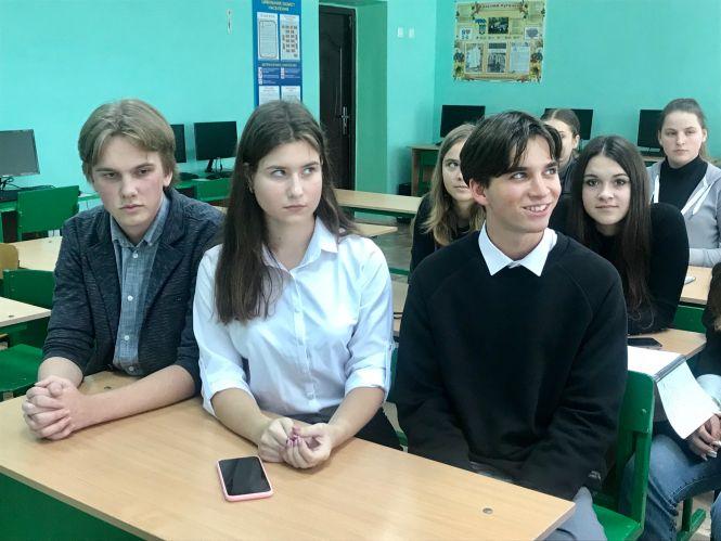 Новини Вінниці - фото з Мовний табір онлайн, або як вінницькі школярі вивчають з іноземцями англійську Мовний табір онлайн, або як вінницькі школярі вивчають з іноземцями англійську, фото №7 на сайті 20minut.ua