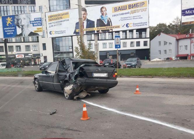 На Збаразькому кільці аварія: 17-річного хлопця госпіталізували (ОНОВЛЕНО), фото №2 на сайті 20minut.ua