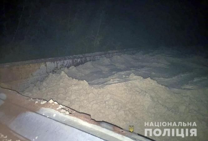 У Коростишівському районі поліція  зупинила чотири автомобілі з піском без належних документів, фото №2 на сайті 20minut.ua