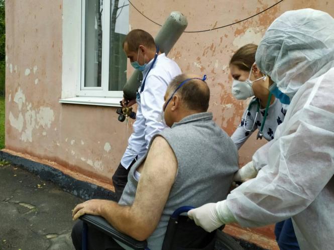 Медик з Шепетівки обурений умовами лікування хворих з COVID-19: що каже влада, фото №2 на сайті vsim.ua