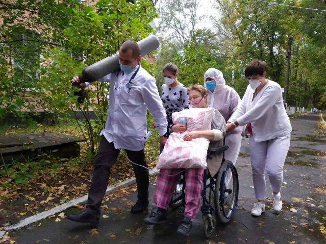 Медик з Шепетівки обурений умовами лікування хворих з COVID-19: що каже влада, фото №3 на сайті vsim.ua