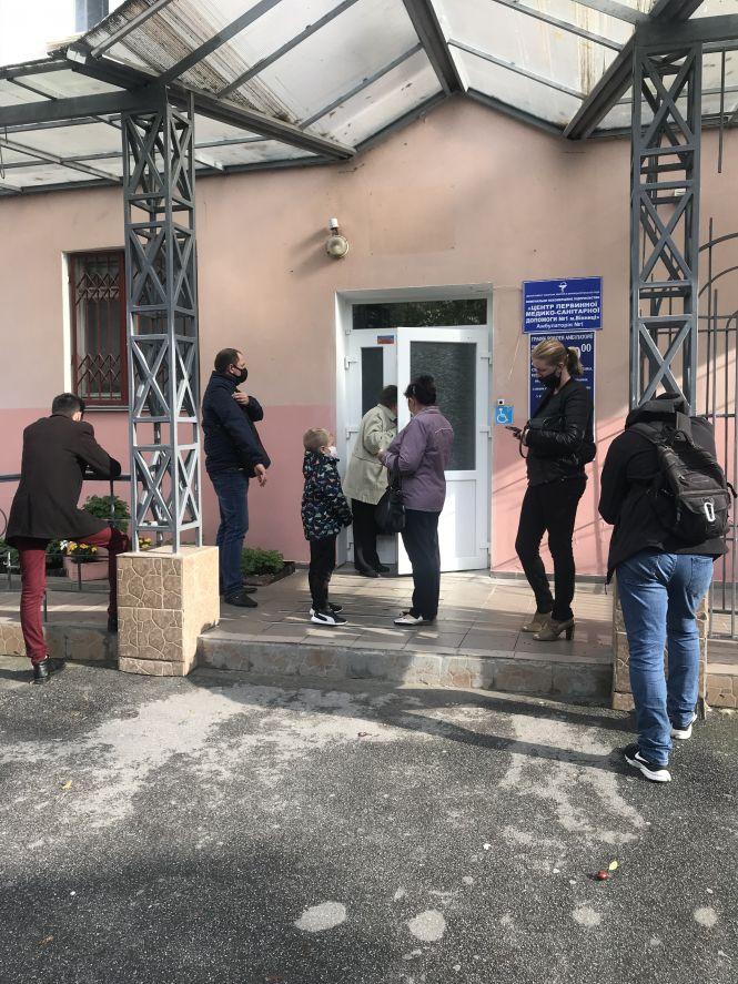 За попереднім записом і з чергою на вулиці. Як зараз приймають в сімейних амбулаторіях, фото №1 на сайті 20minut.ua
