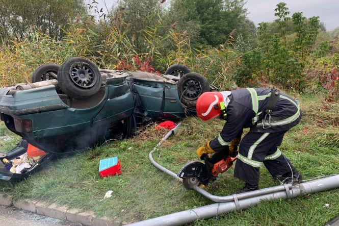Новини Хмельницького - фото з BMW збив дорожній знак і перекинувся: з'явилося відео ДТП з двома постраждалими на Бандери BMW збив дорожній знак і перекинувся: з'явилося відео ДТП з двома постраждалими на Бандери, фото №2 на сайті vsim.ua