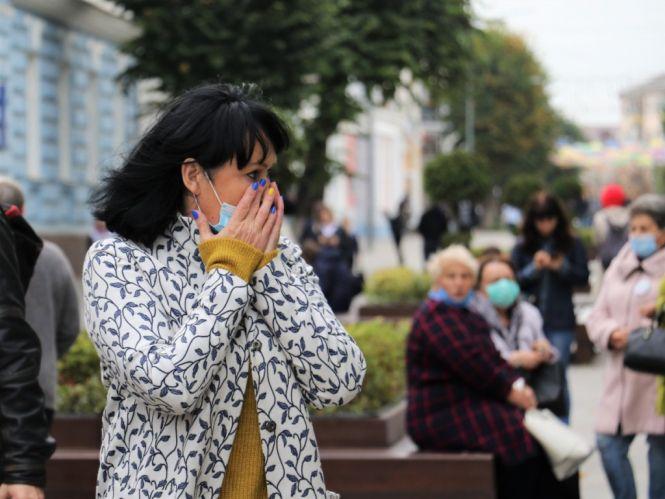 Біля міськради - виставка зі світлинами матерів, які втратили своїх  синів на війні, фото №2 на сайті 20minut.ua