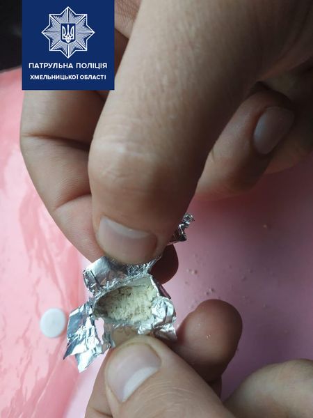 Тремтіли пальці та не реагував на світло: у Хмельницькому зупинили водія "під кайфом", фото №2 на сайті vsim.ua