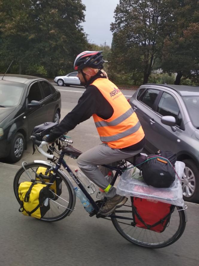 Новини Хмельницького - фото з У Хмельницькому гостює бразилець Міка: що він каже про місто Нет описания.