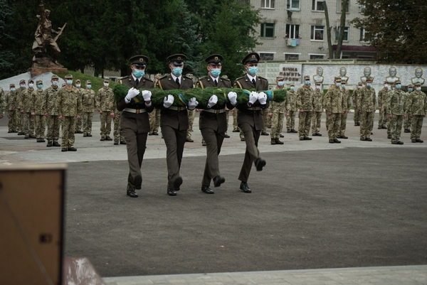 Новини Житомира - фото з У військовому інституті імені С.П. Корольова відкрили пам’ятний знак загиблим героям 3201