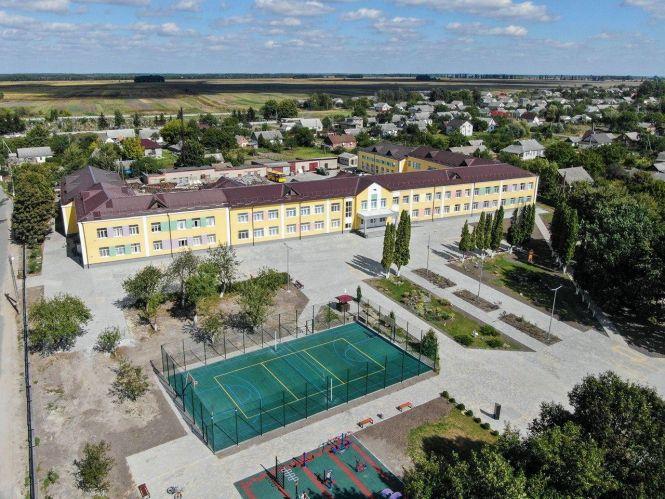 Новини Житомира - фото з Завдяки «Великому будівництву» кожна громада Житомирщини може реалізовувати найбільш соціально значущі проєкти», —Володимир Федоренко, кандидат в депутати Житомирської обласної ради від партії «Слуга Народу» (Політична реклама) Завдяки «Великому будівництву» кожна громада Житомирщини може реалізовувати найбільш соціально значущі проєкти», —Володимир Федоренко, кандидат в депутати Житомирської обласної ради від партії «Слуга Народу» (Політична реклама), фото №2 на сайті 20minut.ua