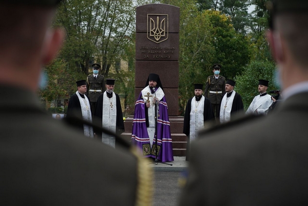 Новини Житомира - фото з У військовому інституті імені С.П. Корольова відкрили пам’ятний знак загиблим героям 3201
