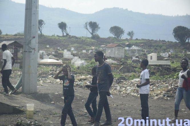 Новини Тернополя - фото з "Граються на цвинтарі та ночують посеред вулиці". Тернополянин став миротворцем у Конго "Граються на цвинтарі та ночують посеред вулиці". Тернополянин став миротворцем у Конго, фото №13 на сайті 20minut.ua