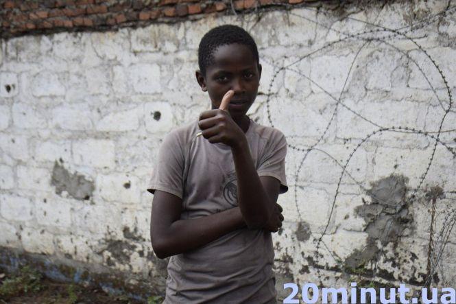 Новини Тернополя - фото з "Граються на цвинтарі та ночують посеред вулиці". Тернополянин став миротворцем у Конго "Граються на цвинтарі та ночують посеред вулиці". Тернополянин став миротворцем у Конго, фото №11 на сайті 20minut.ua