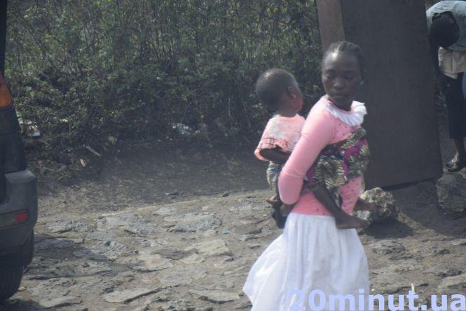 Новини Тернополя - фото з "Граються на цвинтарі та ночують посеред вулиці". Тернополянин став миротворцем у Конго "Граються на цвинтарі та ночують посеред вулиці". Тернополянин став миротворцем у Конго, фото №8 на сайті 20minut.ua