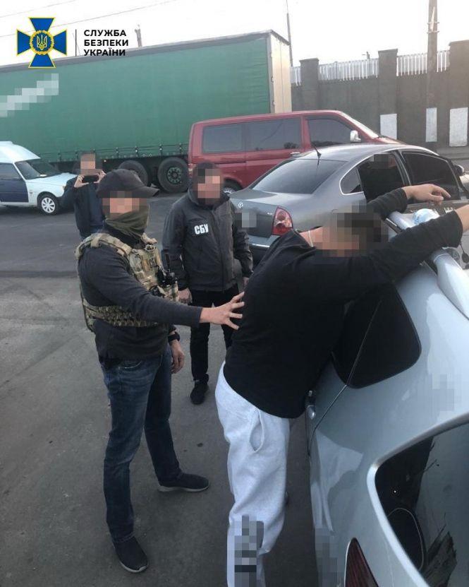 Новини Житомира - фото з СБУ затримала учасників злочинного угруповання під час спроби продажу вибухових пристроїв, боєприпасів та зброї напередодні Дня захисника України СБУ затримала учасників злочинного угруповання під час спроби продажу вибухових пристроїв, боєприпасів та зброї напередодні Дня захисника України, фото №1 на сайті 20minut.ua