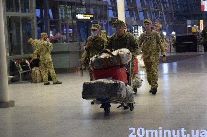 Новини Тернополя - фото з "Граються на цвинтарі та ночують посеред вулиці". Тернополянин став миротворцем у Конго "Граються на цвинтарі та ночують посеред вулиці". Тернополянин став миротворцем у Конго, фото №16 на сайті 20minut.ua