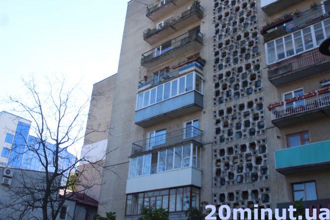 Тернополяни вивішують прапори до Дня захисника України. Як виглядає місто? (ФОТОРЕПОРТАЖ), фото №4 на сайті 20minut.ua