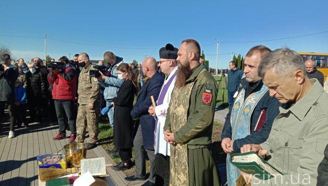 Новини Хмельницького - фото з На Алеї слави у Хмельницькому провели панахиду за загиблими на Сході військовими (ФОТО, ВІДЕО) На Алеї слави у Хмельницькому провели панахиду за загиблими на Сході військовими (ФОТО, ВІДЕО), фото №4 на сайті vsim.ua