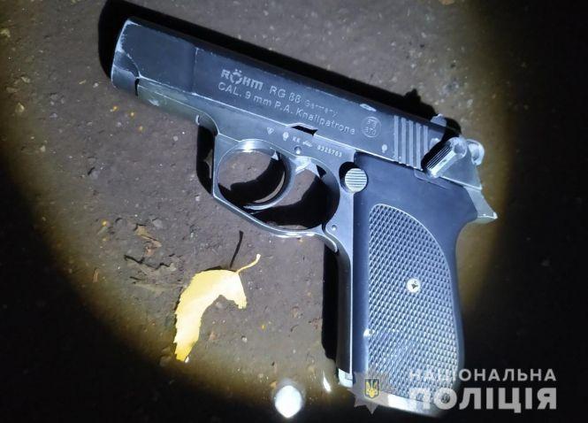 На Соборній парковку не поділили двоє водіїв. Один був з пістолетом та «під кайфом», фото №2 на сайті 20minut.ua