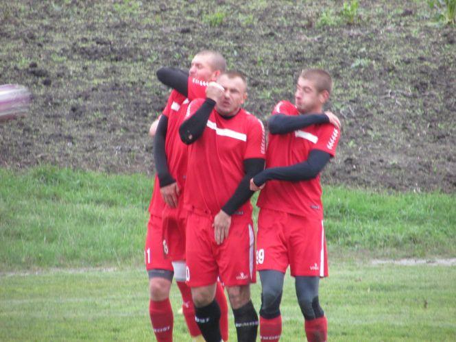 Новини Козятина - фото з На вологому та вузькому полі складно показувати видовищний футбол На вологому та вузькому полі складно показувати видовищний футбол, фото №1 на сайті 20minut.ua