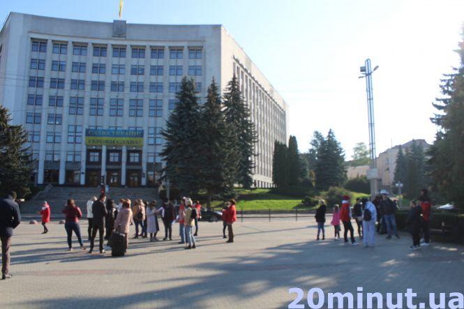 Батьки пікетували біля ОДА: що вимагали та чи почули їх депутати, фото №3 на сайті 20minut.ua