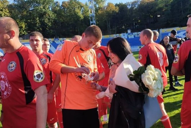 Новини Вінниці - фото з Важливе за вчора. Найцікавіші новини 19 жовтня, які ви могли пропустити «Виходь за мене заміж!» Воротар «Ягуара» сказав це коханій після перемоги на Кубок Героїв АТО