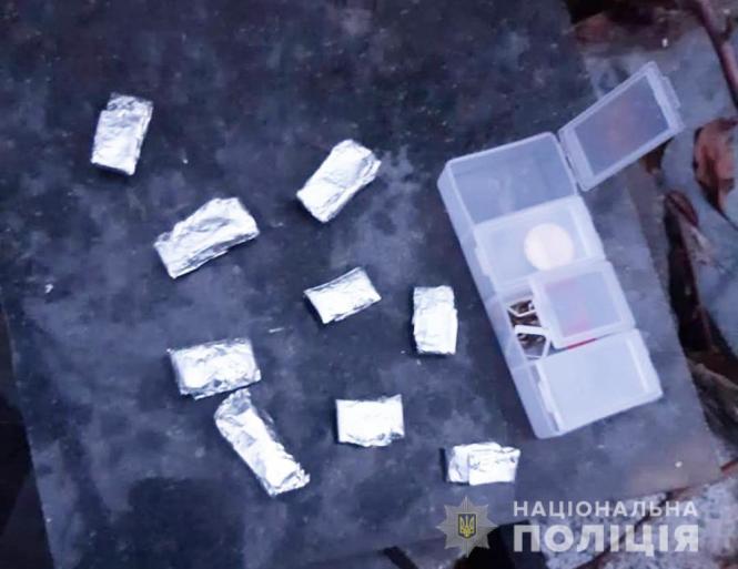 Коростишівські поліцейські вилучили наркотики у двох місцевих жителів, фото №2 на сайті 20minut.ua