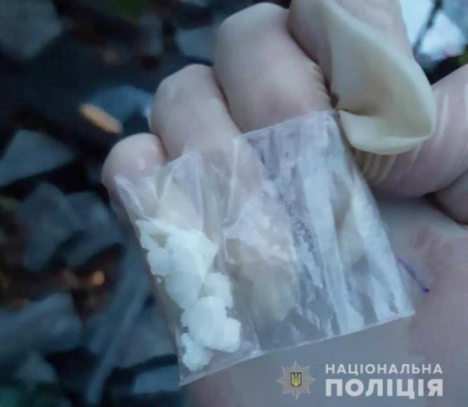 Коростишівські поліцейські вилучили наркотики у двох місцевих жителів, фото №1 на сайті 20minut.ua