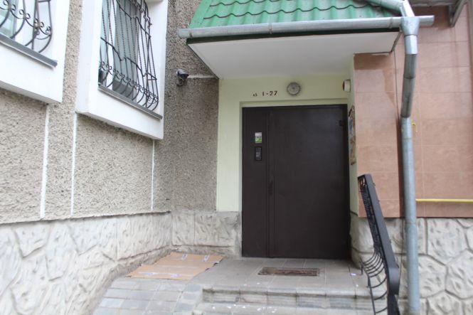 Новини Тернополя - фото з «Лежать, висять та стирчать»: листівки з політичною агітацією заполонили багатоповерхівки (ФОТОРЕПОРТАЖ) «Лежать, висять та стирчать»: листівки з політичною агітацією заполонили багатоповерхівки (ФОТОРЕПОРТАЖ), фото №4 на сайті 20minut.ua