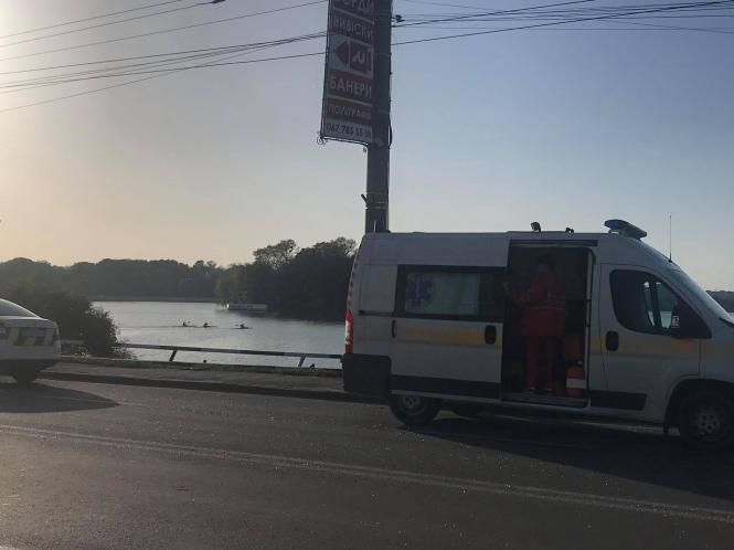 Новини Хмельницького - фото з ДТП на Степана Бандери: зіткнулися три автомобілі Нет описания.