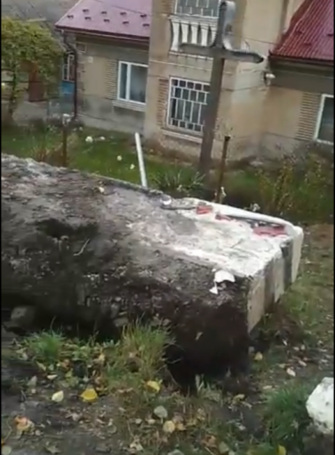 "Нам страшно". Три ДТП за два тижні: люди бояться, що наступна фура зупиниться в хаті, фото №4 на сайті 20minut.ua